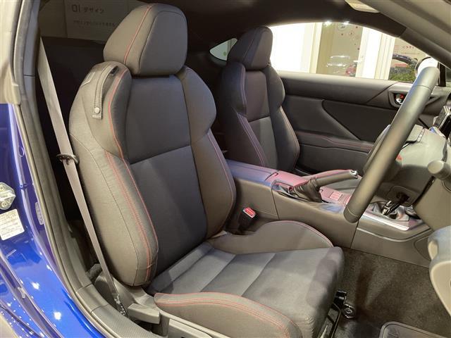 ＢＲＺ Ｒ　アイサイト☆フローティングディスプレイオーディオ　ＢＴ／ＵＳＢ　デジタルインナーミラー　レーダークルーズコントロール　ＬＥＤヘッドライト　シートヒーター　純正１７インチアルミホイール（30枚目）