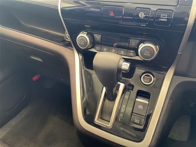 セレナ ハイウェイスター エマージェンシーブレーキ プロパイロット 純正フリップダウンモニター 純正9インチメモリナビ アラウンドビューモニター 両側パワースライドドア LED 純正16インチアルミ 電子パーキング 純正ETC(9枚目)