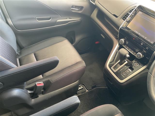 セレナ ハイウェイスター エマージェンシーブレーキ プロパイロット 純正フリップダウンモニター 純正9インチメモリナビ アラウンドビューモニター 両側パワースライドドア LED 純正16インチアルミ 電子パーキング 純正ETC(10枚目)