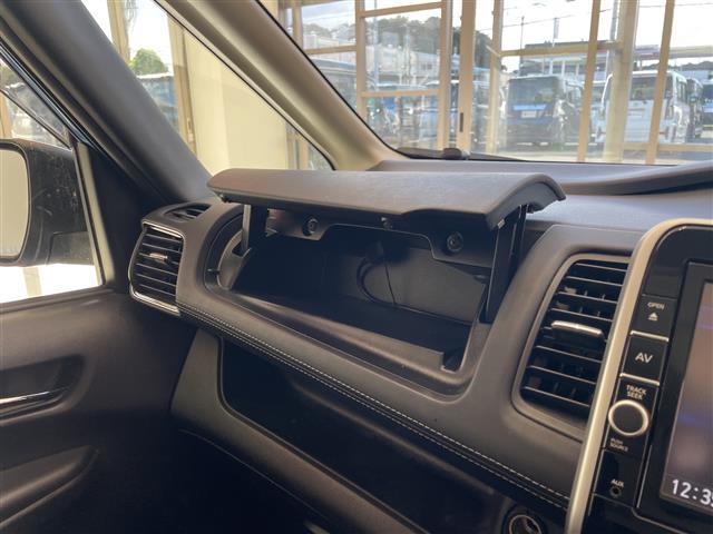 セレナ ハイウェイスター エマージェンシーブレーキ プロパイロット 純正フリップダウンモニター 純正9インチメモリナビ アラウンドビューモニター 両側パワースライドドア LED 純正16インチアルミ 電子パーキング 純正ETC(41枚目)