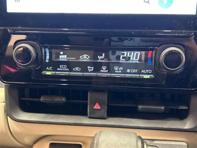 シエンタ Ｚ　純正フリップダウンモニター　純正ナビ　パノラミックビューモニター　両側パワースライドドア　レーダークルーズコントロール　ＬＥＤ　シートヒーター　ステアリングヒーター　ブラインドスポットモニター　ＥＴＣ（9枚目）