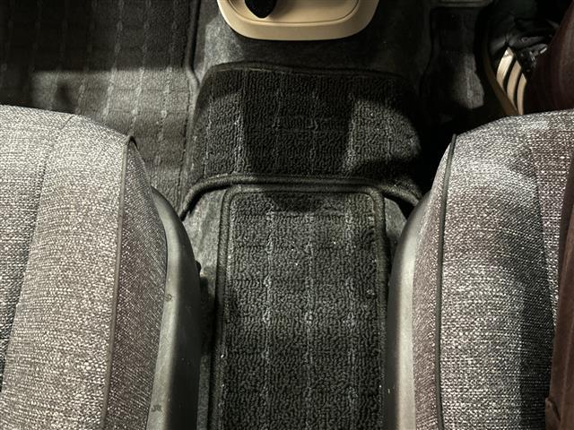 シエンタ Ｚ　純正フリップダウンモニター　純正ナビ　パノラミックビューモニター　両側パワースライドドア　レーダークルーズコントロール　ＬＥＤ　シートヒーター　ステアリングヒーター　ブラインドスポットモニター　ＥＴＣ（10枚目）