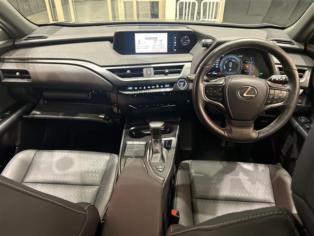 ＵＸ ＵＸ２５０ｈ　バージョンＣ　衝突軽減ブレーキ　純正ナビ　全方位　レーダークルーズコントロール　ＬＥＤ　ハーフレザーシート　シートヒーター　純正１７インチアルミ　ブラインドスポットモニター　ステアリングヒーター　ＥＴＣ２．０　禁煙（2枚目）