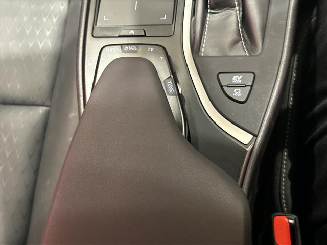 ＵＸ ＵＸ２５０ｈ　バージョンＣ　衝突軽減ブレーキ　純正ナビ　全方位　レーダークルーズコントロール　ＬＥＤ　ハーフレザーシート　シートヒーター　純正１７インチアルミ　ブラインドスポットモニター　ステアリングヒーター　ＥＴＣ２．０　禁煙（10枚目）