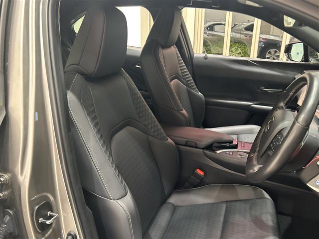 ＵＸ ＵＸ２５０ｈ　バージョンＣ　衝突軽減ブレーキ　純正ナビ　全方位　レーダークルーズコントロール　ＬＥＤ　ハーフレザーシート　シートヒーター　純正１７インチアルミ　ブラインドスポットモニター　ステアリングヒーター　ＥＴＣ２．０　禁煙（11枚目）