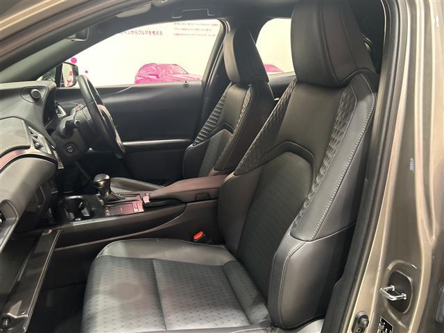 ＵＸ ＵＸ２５０ｈ　バージョンＣ　衝突軽減ブレーキ　純正ナビ　全方位　レーダークルーズコントロール　ＬＥＤ　ハーフレザーシート　シートヒーター　純正１７インチアルミ　ブラインドスポットモニター　ステアリングヒーター　ＥＴＣ２．０　禁煙（12枚目）