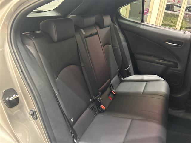 ＵＸ ＵＸ２５０ｈ　バージョンＣ　衝突軽減ブレーキ　純正ナビ　全方位　レーダークルーズコントロール　ＬＥＤ　ハーフレザーシート　シートヒーター　純正１７インチアルミ　ブラインドスポットモニター　ステアリングヒーター　ＥＴＣ２．０　禁煙（13枚目）