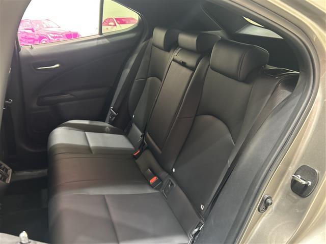 ＵＸ ＵＸ２５０ｈ　バージョンＣ　衝突軽減ブレーキ　純正ナビ　全方位　レーダークルーズコントロール　ＬＥＤ　ハーフレザーシート　シートヒーター　純正１７インチアルミ　ブラインドスポットモニター　ステアリングヒーター　ＥＴＣ２．０　禁煙（14枚目）