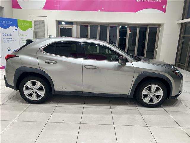 ＵＸ ＵＸ２５０ｈ　バージョンＣ　衝突軽減ブレーキ　純正ナビ　全方位　レーダークルーズコントロール　ＬＥＤ　ハーフレザーシート　シートヒーター　純正１７インチアルミ　ブラインドスポットモニター　ステアリングヒーター　ＥＴＣ２．０　禁煙（21枚目）