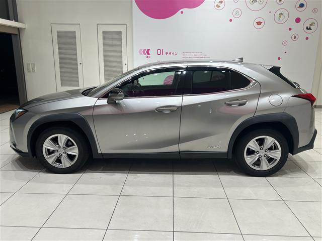 ＵＸ ＵＸ２５０ｈ　バージョンＣ　衝突軽減ブレーキ　純正ナビ　全方位　レーダークルーズコントロール　ＬＥＤ　ハーフレザーシート　シートヒーター　純正１７インチアルミ　ブラインドスポットモニター　ステアリングヒーター　ＥＴＣ２．０　禁煙（22枚目）