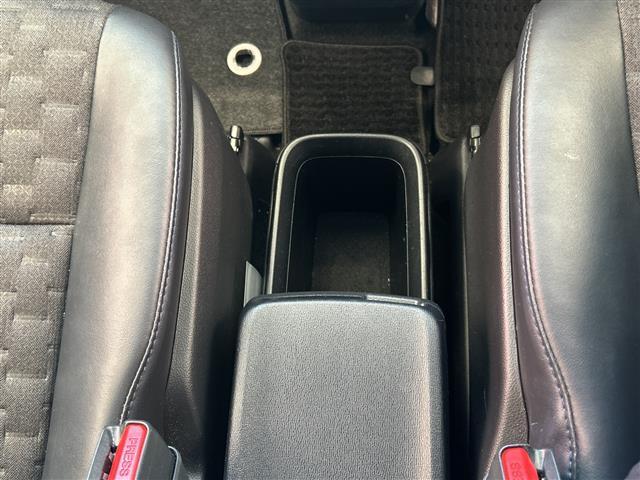 ヴォクシー Ｓ－Ｚ　セーフティセンス　純正１０．５インチナビ　ＣＤ／ＢＴ／ＵＳＢ／ＨＤＭＩ／フルセグ　バックカメラ　フリップダウンモニター　両側電動スライドドア　パワーバックドア　レーダークルーズ（10枚目）