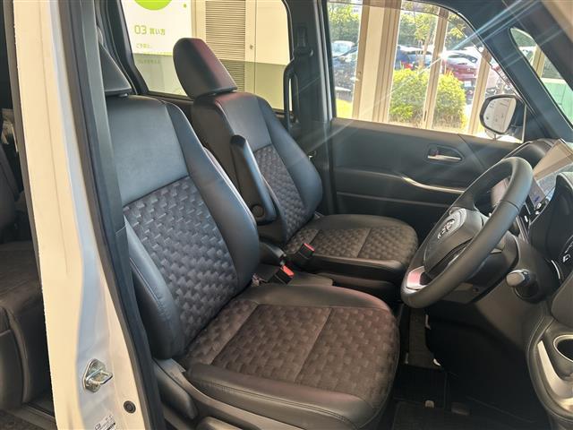 ヴォクシー Ｓ－Ｚ　セーフティセンス　純正１０．５インチナビ　ＣＤ／ＢＴ／ＵＳＢ／ＨＤＭＩ／フルセグ　バックカメラ　フリップダウンモニター　両側電動スライドドア　パワーバックドア　レーダークルーズ（11枚目）