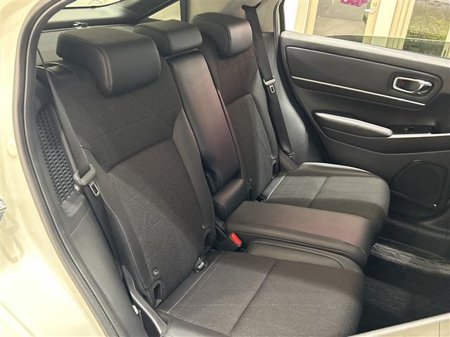 ヴェゼル ｅ：ＨＥＶ　Ｚ　ホンダセンシング　純正ナビ　バックカメラ　パワーバックドア　レーダークルーズコントロール　ＬＥＤ　ハーフレザーシート　シートヒーター　純正アルミ　ブラインドスポットモニター　ワイヤレス充電　純正ＥＴＣ（13枚目）