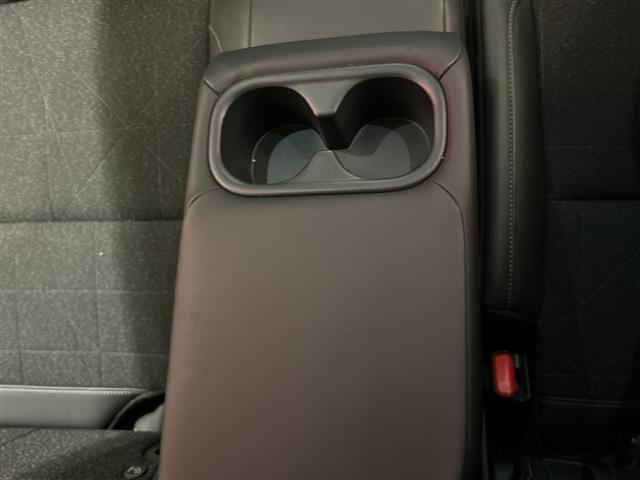 ヴェゼル ｅ：ＨＥＶ　Ｚ　ホンダセンシング　純正ナビ　バックカメラ　パワーバックドア　レーダークルーズコントロール　ＬＥＤ　ハーフレザーシート　シートヒーター　純正アルミ　ブラインドスポットモニター　ワイヤレス充電　純正ＥＴＣ（38枚目）