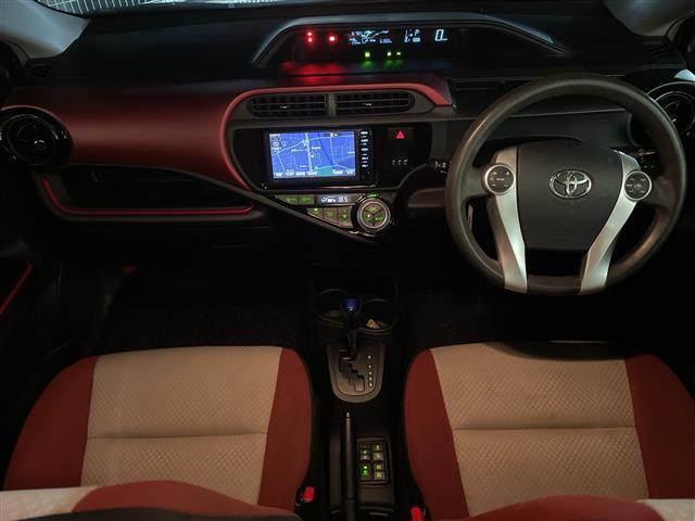 アクア Ｓ　トヨタセーフティーセンス　純正メモリナビ（ＣＤ／ＢＴ／フルセグ）　バックカメラ　ＨＩＤオートライト　シートヒーター　ステアリングスイッチ（2枚目）