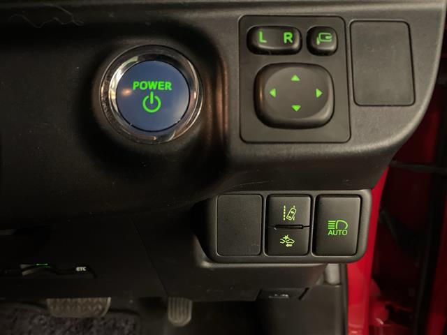 アクア Ｓ　トヨタセーフティーセンス　純正メモリナビ（ＣＤ／ＢＴ／フルセグ）　バックカメラ　ＨＩＤオートライト　シートヒーター　ステアリングスイッチ（5枚目）