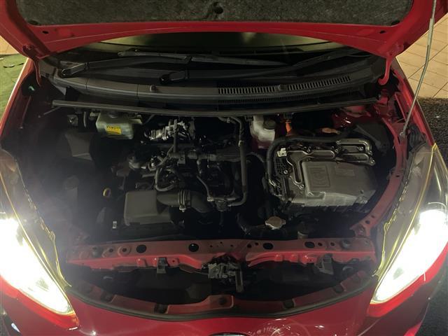 アクア Ｓ　トヨタセーフティーセンス　純正メモリナビ（ＣＤ／ＢＴ／フルセグ）　バックカメラ　ＨＩＤオートライト　シートヒーター　ステアリングスイッチ（9枚目）