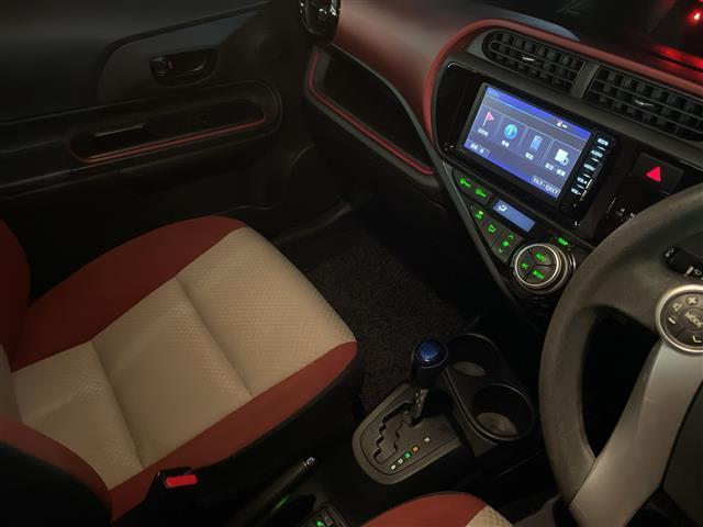 アクア Ｓ　トヨタセーフティーセンス　純正メモリナビ（ＣＤ／ＢＴ／フルセグ）　バックカメラ　ＨＩＤオートライト　シートヒーター　ステアリングスイッチ（28枚目）