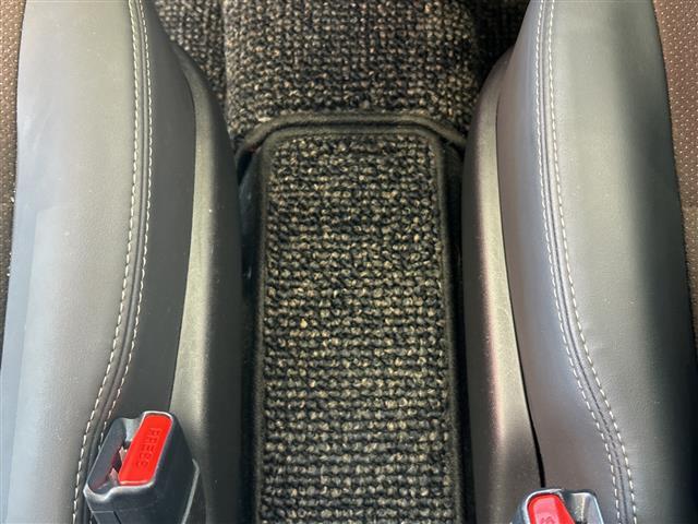 シエンタ G クエロ トヨタセーフティーセンス 純正ナビ パノラミックビューモニター 両側パワースライドドア LEDオートライト ハーフレザーシート シートヒーター 純正15インチアルミ ステアリングヒーター ETC 禁煙(10枚目)