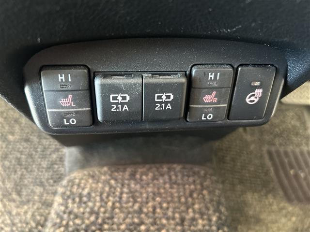 シエンタ G クエロ トヨタセーフティーセンス 純正ナビ パノラミックビューモニター 両側パワースライドドア LEDオートライト ハーフレザーシート シートヒーター 純正15インチアルミ ステアリングヒーター ETC 禁煙(36枚目)