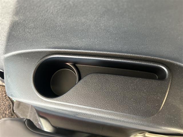 シエンタ G クエロ トヨタセーフティーセンス 純正ナビ パノラミックビューモニター 両側パワースライドドア LEDオートライト ハーフレザーシート シートヒーター 純正15インチアルミ ステアリングヒーター ETC 禁煙(39枚目)