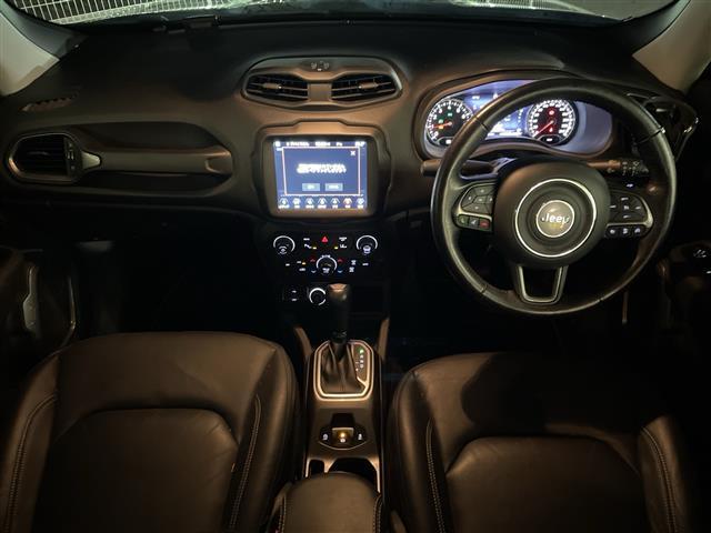 ジープ・レネゲード リミテッド　サンルーフ　純正ナビ　フルセグＴＶ　バックカメラ　クルーズコントロール　ＬＥＤ　レザーシート　パワーシート　シートヒーター　ステアリングヒーター　純正１７インチＡＷ　プッシュスタート　ＥＴＣ　禁煙車（2枚目）