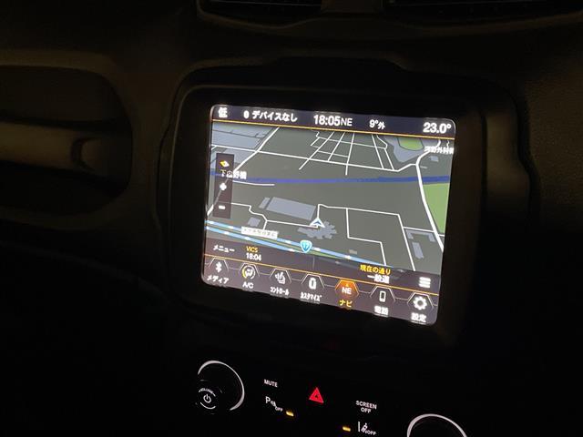 ジープ・レネゲード リミテッド　サンルーフ　純正ナビ　フルセグＴＶ　バックカメラ　クルーズコントロール　ＬＥＤ　レザーシート　パワーシート　シートヒーター　ステアリングヒーター　純正１７インチＡＷ　プッシュスタート　ＥＴＣ　禁煙車（6枚目）