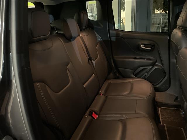 ジープ・レネゲード リミテッド　サンルーフ　純正ナビ　フルセグＴＶ　バックカメラ　クルーズコントロール　ＬＥＤ　レザーシート　パワーシート　シートヒーター　ステアリングヒーター　純正１７インチＡＷ　プッシュスタート　ＥＴＣ　禁煙車（11枚目）