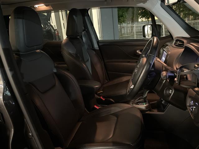 ジープ・レネゲード リミテッド　サンルーフ　純正ナビ　フルセグＴＶ　バックカメラ　クルーズコントロール　ＬＥＤ　レザーシート　パワーシート　シートヒーター　ステアリングヒーター　純正１７インチＡＷ　プッシュスタート　ＥＴＣ　禁煙車（13枚目）