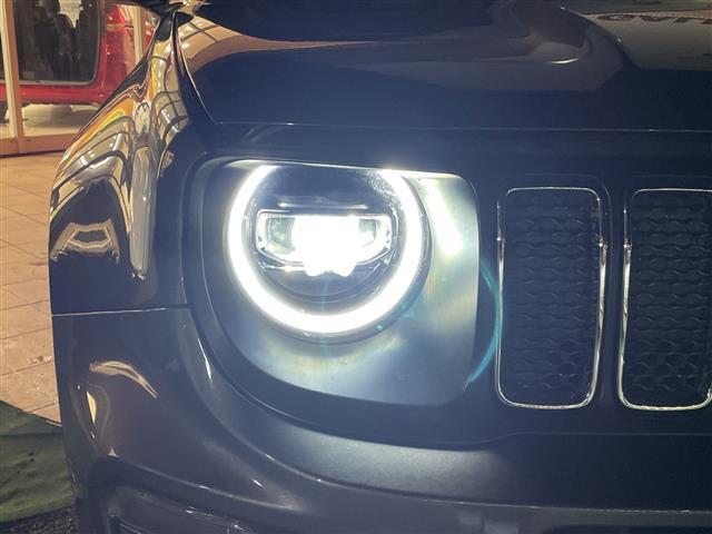 ジープ・レネゲード リミテッド　サンルーフ　純正ナビ　フルセグＴＶ　バックカメラ　クルーズコントロール　ＬＥＤ　レザーシート　パワーシート　シートヒーター　ステアリングヒーター　純正１７インチＡＷ　プッシュスタート　ＥＴＣ　禁煙車（16枚目）