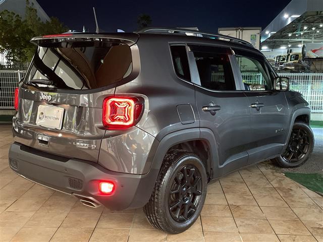 ジープ・レネゲード リミテッド　サンルーフ　純正ナビ　フルセグＴＶ　バックカメラ　クルーズコントロール　ＬＥＤ　レザーシート　パワーシート　シートヒーター　ステアリングヒーター　純正１７インチＡＷ　プッシュスタート　ＥＴＣ　禁煙車（19枚目）