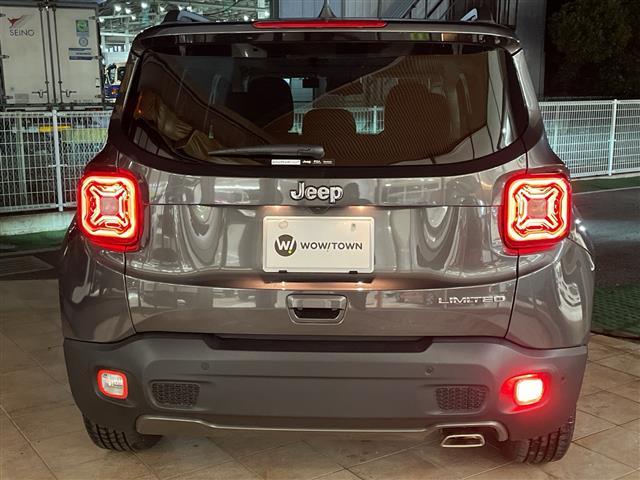 ジープ・レネゲード リミテッド　サンルーフ　純正ナビ　フルセグＴＶ　バックカメラ　クルーズコントロール　ＬＥＤ　レザーシート　パワーシート　シートヒーター　ステアリングヒーター　純正１７インチＡＷ　プッシュスタート　ＥＴＣ　禁煙車（20枚目）