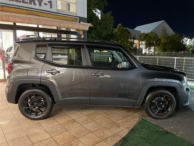 ジープ・レネゲード リミテッド　サンルーフ　純正ナビ　フルセグＴＶ　バックカメラ　クルーズコントロール　ＬＥＤ　レザーシート　パワーシート　シートヒーター　ステアリングヒーター　純正１７インチＡＷ　プッシュスタート　ＥＴＣ　禁煙車（21枚目）