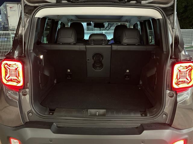 ジープ・レネゲード リミテッド　サンルーフ　純正ナビ　フルセグＴＶ　バックカメラ　クルーズコントロール　ＬＥＤ　レザーシート　パワーシート　シートヒーター　ステアリングヒーター　純正１７インチＡＷ　プッシュスタート　ＥＴＣ　禁煙車（30枚目）