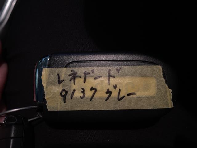 ジープ・レネゲード リミテッド　サンルーフ　純正ナビ　フルセグＴＶ　バックカメラ　クルーズコントロール　ＬＥＤ　レザーシート　パワーシート　シートヒーター　ステアリングヒーター　純正１７インチＡＷ　プッシュスタート　ＥＴＣ　禁煙車（32枚目）