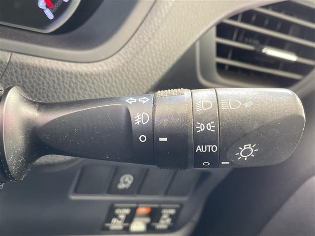 ヴォクシー ＺＳ　純正ナビ　バックカメラ　両側パワースライドドア　ＬＥＤオートライト　純正１６インチアルミホイール　ステアリングスイッチ　スマートキー２本　ＥＴＣ（10枚目）