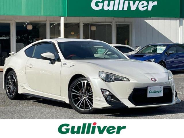 ８６ ＧＴ　６ＭＴ　ＴＲＤエアロ　ＴＲＤマフラー　純正ＳＤナビ　バックカメラ　スマートキー　純正１７インチアルミホイール　純正キセノンヘッドライト　フォグランプ　純正ドライブレコーダー　ＥＴＣ　ドアバイザー（2枚目）