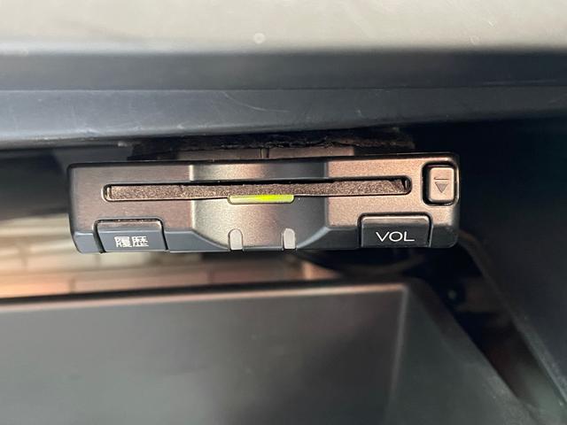 ８６ ＧＴ　６ＭＴ　ＴＲＤエアロ　ＴＲＤマフラー　純正ＳＤナビ　バックカメラ　スマートキー　純正１７インチアルミホイール　純正キセノンヘッドライト　フォグランプ　純正ドライブレコーダー　ＥＴＣ　ドアバイザー（14枚目）
