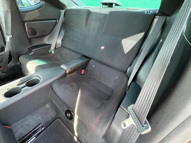 ８６ ＧＴ　６ＭＴ　ＴＲＤエアロ　ＴＲＤマフラー　純正ＳＤナビ　バックカメラ　スマートキー　純正１７インチアルミホイール　純正キセノンヘッドライト　フォグランプ　純正ドライブレコーダー　ＥＴＣ　ドアバイザー（28枚目）