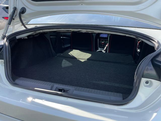 ８６ ＧＴ　６ＭＴ　ＴＲＤエアロ　ＴＲＤマフラー　純正ＳＤナビ　バックカメラ　スマートキー　純正１７インチアルミホイール　純正キセノンヘッドライト　フォグランプ　純正ドライブレコーダー　ＥＴＣ　ドアバイザー（32枚目）