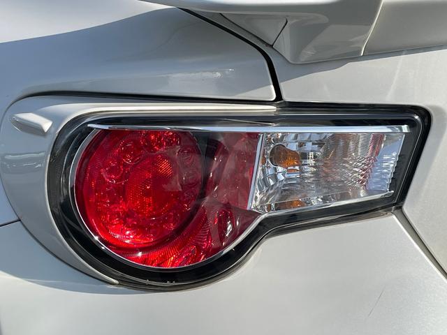 ８６ ＧＴ　６ＭＴ　ＴＲＤエアロ　ＴＲＤマフラー　純正ＳＤナビ　バックカメラ　スマートキー　純正１７インチアルミホイール　純正キセノンヘッドライト　フォグランプ　純正ドライブレコーダー　ＥＴＣ　ドアバイザー（50枚目）