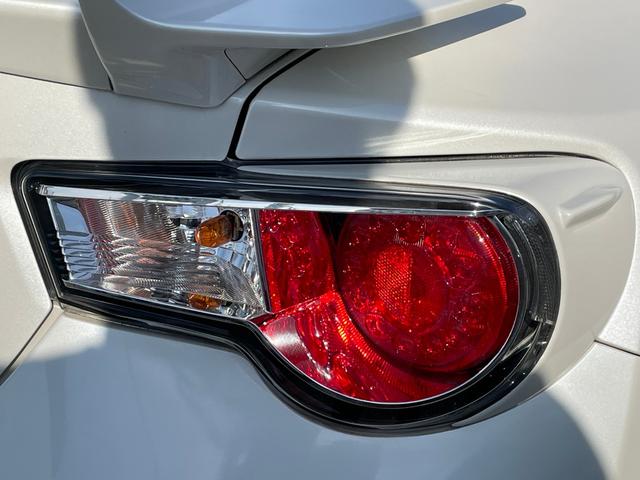 ８６ ＧＴ　６ＭＴ　ＴＲＤエアロ　ＴＲＤマフラー　純正ＳＤナビ　バックカメラ　スマートキー　純正１７インチアルミホイール　純正キセノンヘッドライト　フォグランプ　純正ドライブレコーダー　ＥＴＣ　ドアバイザー（51枚目）