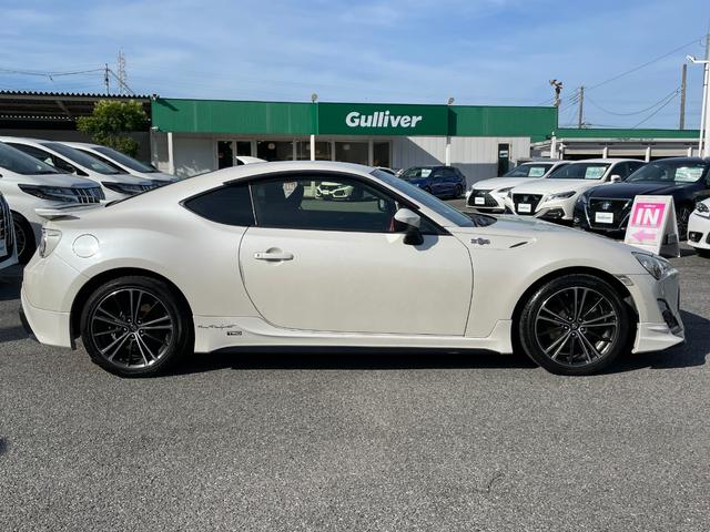 ８６ ＧＴ　６ＭＴ　ＴＲＤエアロ　ＴＲＤマフラー　純正ＳＤナビ　バックカメラ　スマートキー　純正１７インチアルミホイール　純正キセノンヘッドライト　フォグランプ　純正ドライブレコーダー　ＥＴＣ　ドアバイザー（55枚目）