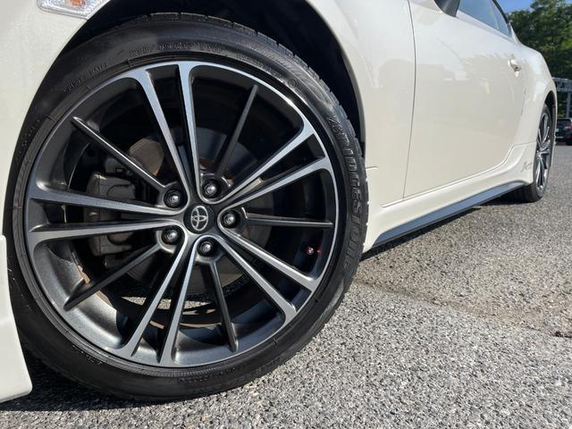 ８６ ＧＴ　６ＭＴ　ＴＲＤエアロ　ＴＲＤマフラー　純正ＳＤナビ　バックカメラ　スマートキー　純正１７インチアルミホイール　純正キセノンヘッドライト　フォグランプ　純正ドライブレコーダー　ＥＴＣ　ドアバイザー（56枚目）