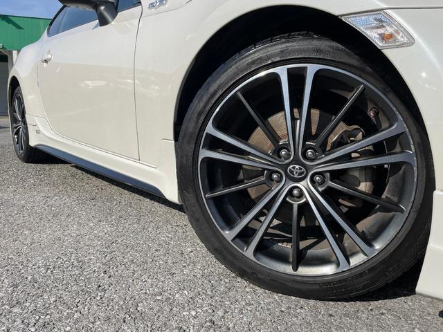 ８６ ＧＴ　６ＭＴ　ＴＲＤエアロ　ＴＲＤマフラー　純正ＳＤナビ　バックカメラ　スマートキー　純正１７インチアルミホイール　純正キセノンヘッドライト　フォグランプ　純正ドライブレコーダー　ＥＴＣ　ドアバイザー（57枚目）