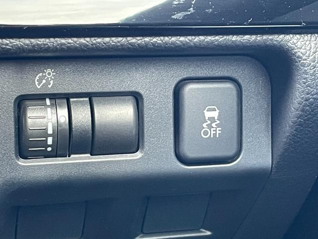 レヴォーグ １．６ＧＴアイサイト　Ｓスタイル　社外ＳＤナビ　バックカメラ　スマートキー　運転席パワーシート　追従式クルーズコントロール　前後コーナーセンサー　純正ＯＰグリル　純正１８インチアルミホイール　ＬＥＤヘッドライト　フォグランプ　ＥＴＣ（11枚目）