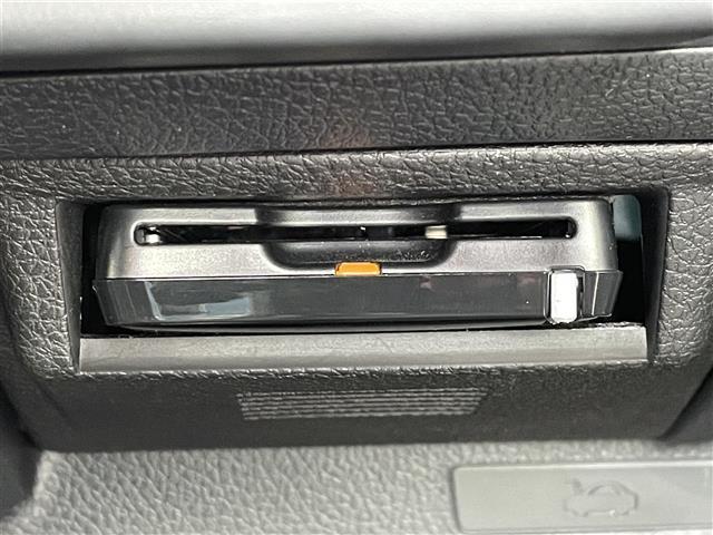 レヴォーグ 1.6STIスポーツアイサイト コンビレザーシート ダイアトーン8インチナビ アイサイトセイフティプラス STiマフラー スマートリヤビューモニター パワーシート シートヒーター スマートキー コーナーセンサー 純正18インチアルミ(4枚目)