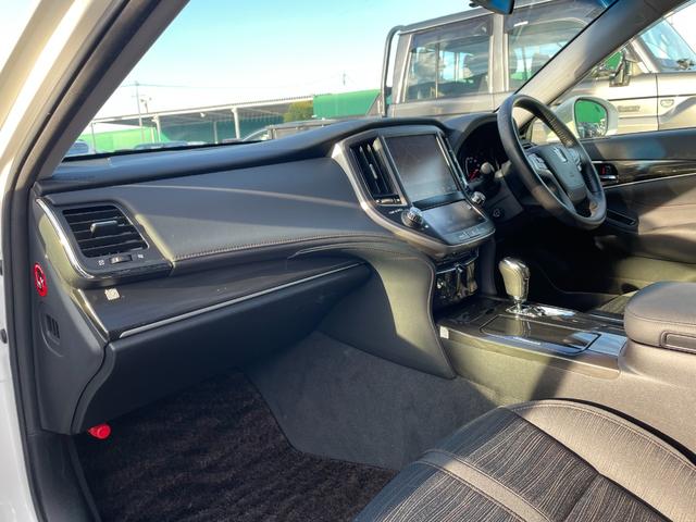 クラウンハイブリッド アスリートＳ　プリクラッシュセーフティー　インテリジェントクリアランスソナー　純正ＨＤＤナビ　バックカメラ　パワーシート　シートヒーター　ステアリングヒーター　レーダークルーズ　スマートキー　ドラレコ　ＥＴＣ（32枚目）