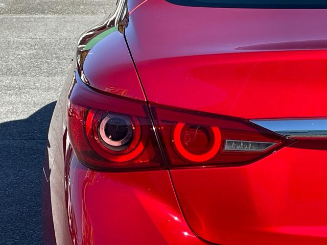 スカイライン ４００Ｒ　黒レザーシート　ＢＯＳＥサウンド　全方位運転支援システム　純正メーカーオプションナビ　エマージェンシーブレーキ　追従式クルコン　全席パワーシート　シートヒーター　全周囲カメラ　前後ドラレコ　ＥＴＣ（19枚目）