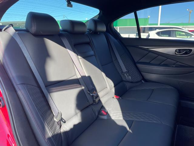 スカイライン ４００Ｒ　黒レザーシート　ＢＯＳＥサウンド　全方位運転支援システム　純正メーカーオプションナビ　エマージェンシーブレーキ　追従式クルコン　全席パワーシート　シートヒーター　全周囲カメラ　前後ドラレコ　ＥＴＣ（38枚目）